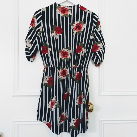Rose print cinched waist shirt dress - Picture 4 of 4